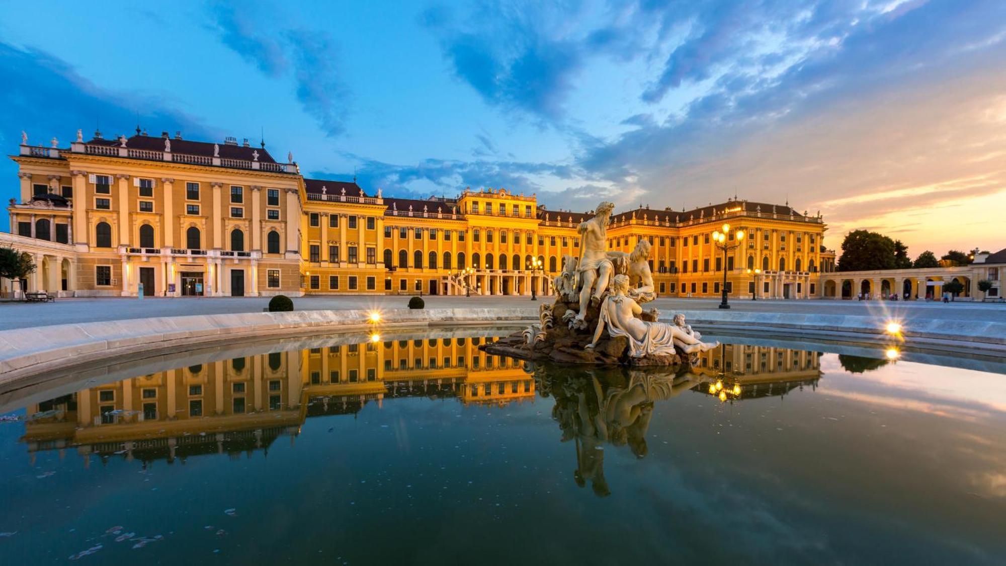 Luxe View Schoenbrunn Suite Vienna Exterior photo